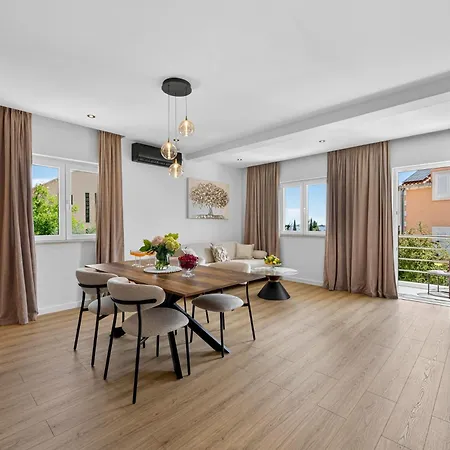 Iva Apartman *