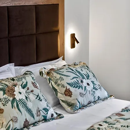 Iva Apartman *