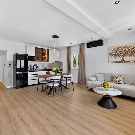 Apartman Iva *