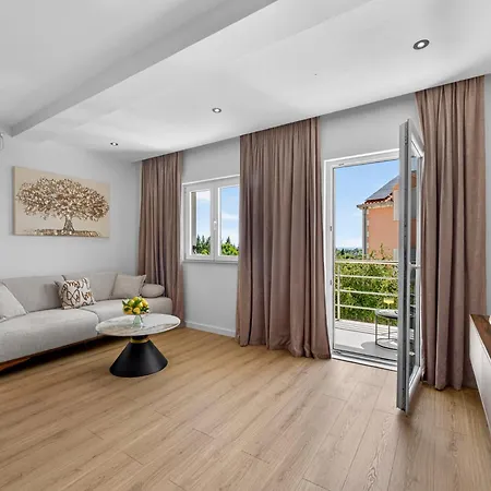 Apartman Iva *