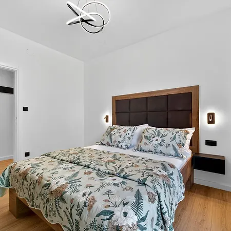 Iva Apartman *