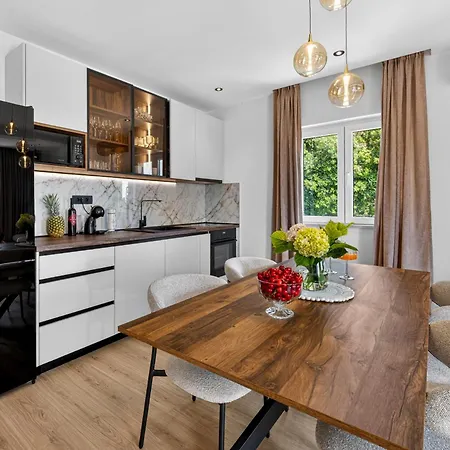 Iva Apartman *