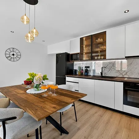 Iva Apartman *